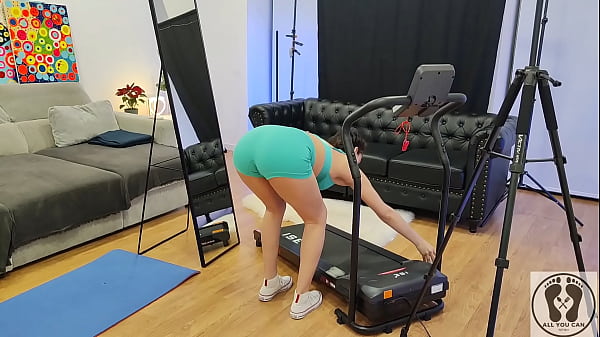 TREADMILL ENDURANCE TRAINING SWEATY GOAL BOUNCING BOOBS HIIT