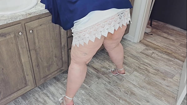 Big ass Hijab Muslim Milf masturbating In Bathroom and ended up pissing on the floor