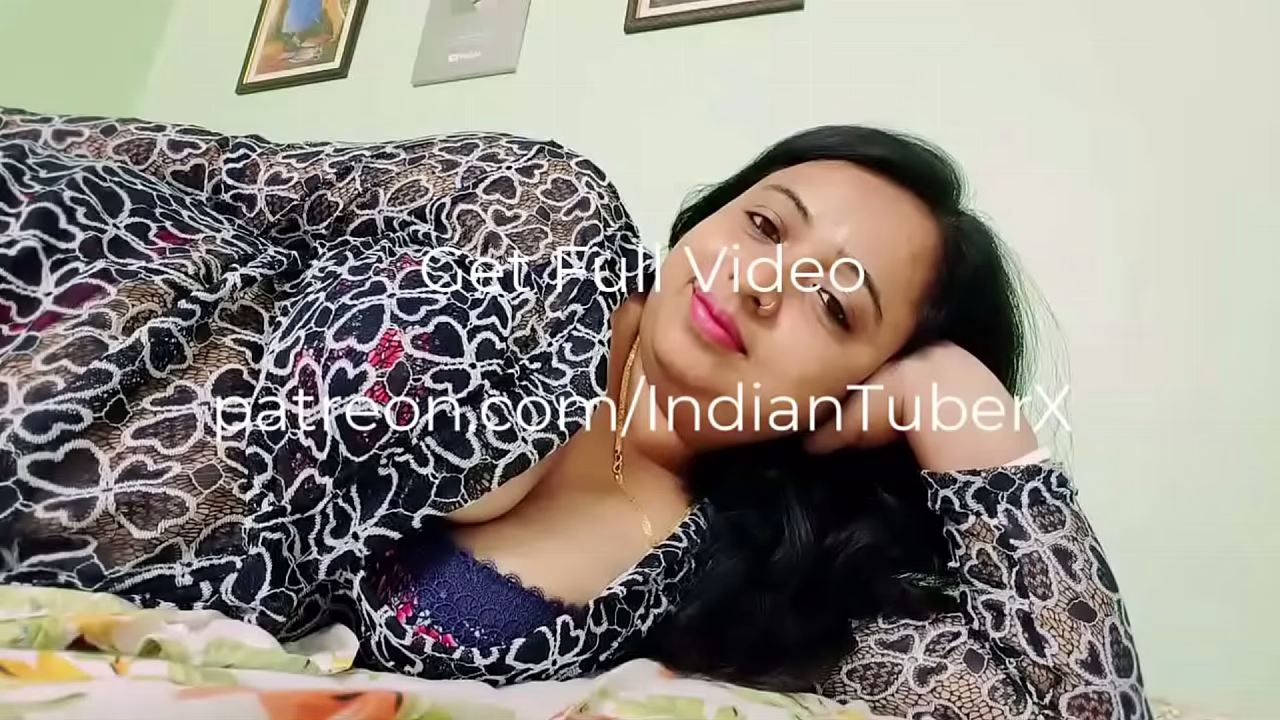 Indian Sumi YouTuber Showing boobs