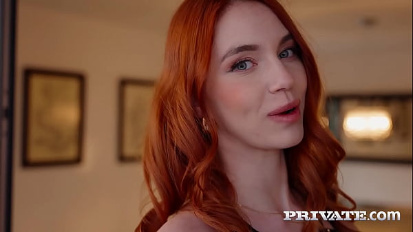 Leya de Santis, Sexy Redhead E