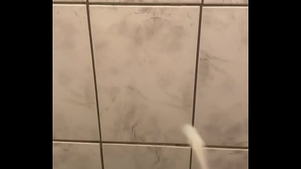 Jeune Mec Faisant Une Pipe