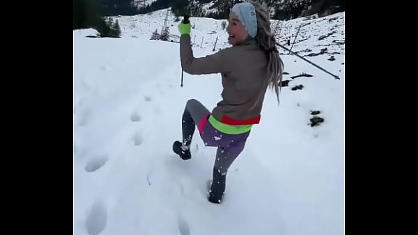 My first run in the snow! ️?️What's your favorite winter activity?#FirstSnow #Run #WinterVibes #ChillyAd...