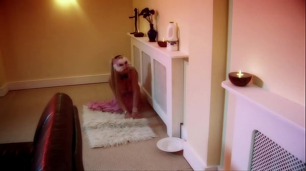 I received the delivery man all naughty, I couldn't resist and let him fuck me nicely on the couch at home