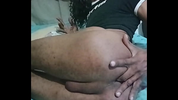 Download Video - Novinho magrinho piscando o cuzinho e brincando