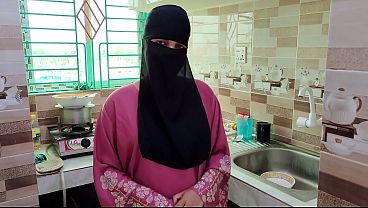 Cheating husband fuck muslim house maid when no one at home