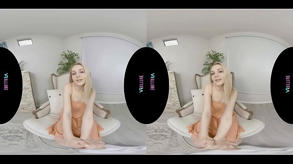 VRALLURE Aften Opal Shows You How She Likes It!