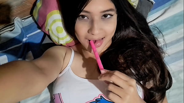 Niñera cachonda te hace correrte dos veces