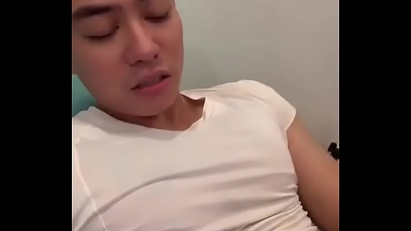 Ragazzo Etero Che Si Masturba In Pubblico