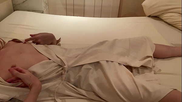 Download Video - 【喘ぎ声大きめ】激しく喘ぎながら乳首イキをしちゃうマゾで敏感な大学生