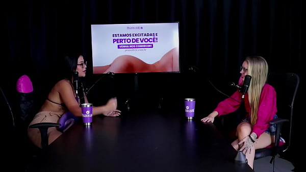 Blonde shows her breasts after saying she started in music, was an extra on SBT for Silvio Santos, and doesn't like being - Marangoni (SHEER RED)
