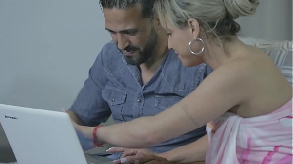 Download Video - Loira gosta de trair marido seduzindo serventes - Evy Kethlyn & Tony Tigr&atilde;o