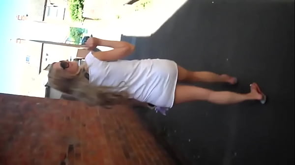 thumb blonde