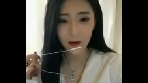 Fille La Pour Toi Scholl Chante