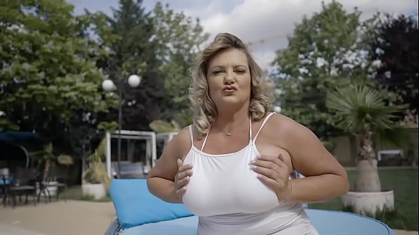 BIG BOOBS MILF KRIZZI - HOT FUCK AT THE POOL