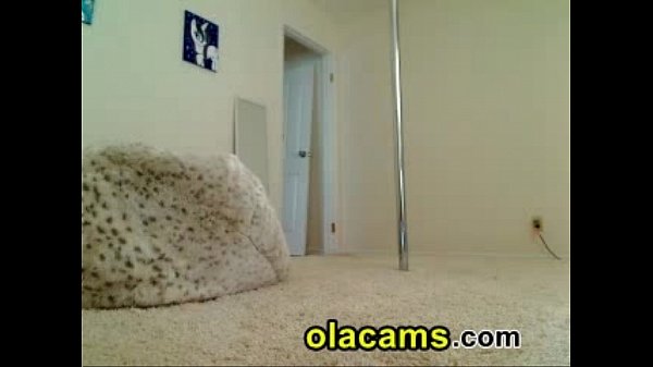 Young blonde play with vibrator on cam