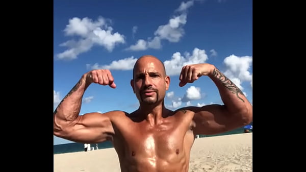 FLEXING AT THE BEACH