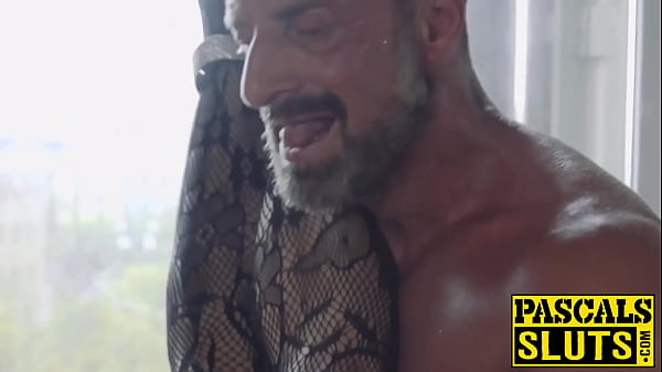 BDSM المدمن فرانسيس بيل يحصل على الوجه بعد اللعنة الخام