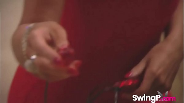 Blindfolded wife gets pussy toyed and fingered by other chicksnda-1