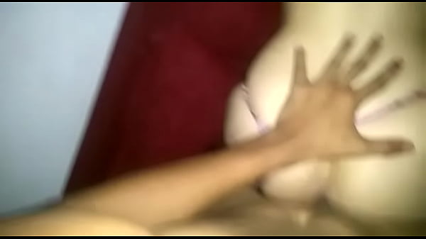 Lia Blanc dando o cu gostoso no sofá para o nov...