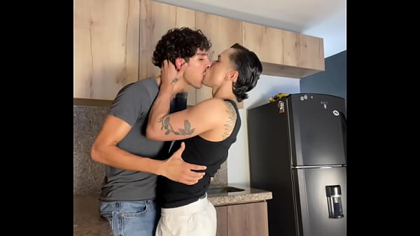 Colombian boy shows how to take a huge cock - enriquemudu & milky santy
