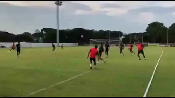 Marcinho Enfiando Bola pela Seleção