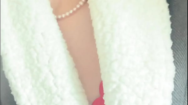 hana sexy walk from bedroom to garden make her flood