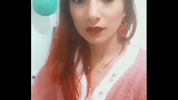Download Video - Recien salidita de la ducha Sigueme en twitter &commat;hotwife339