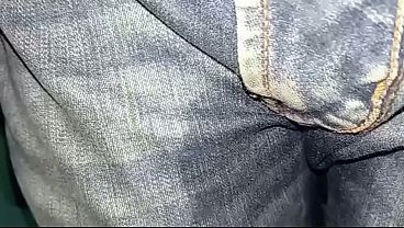 Pañal casero orinado con pantalon jeans puesto y múltiples orgasmos
