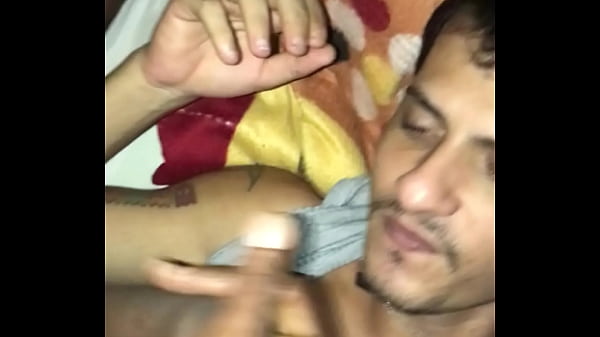 Preto dotado empurrou pica na minha garganta fa...