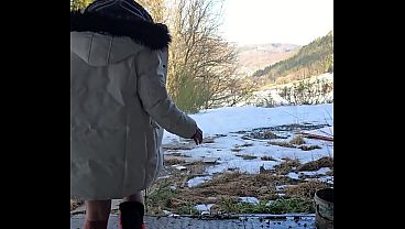 Je Suce un Mec dans une Vieille Cabine Téléphonique, Mon Mec Filme et Participe On Me Baise la Chatte à Tour de Rôle