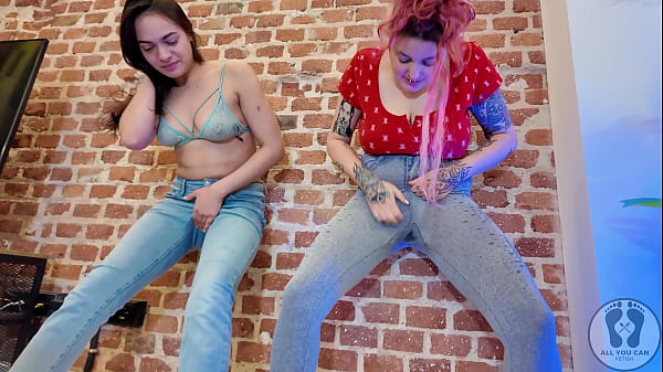 REBECA ADDAMS AND ANA SPEARS PEEING ON JEANS SH...