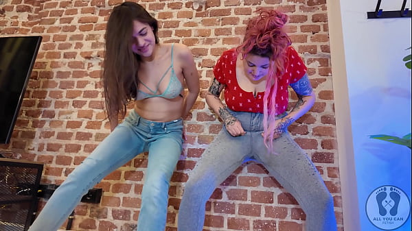 REBECA ADDAMS AND ANA SPEARS PEEING ON JEANS SHOW OFF