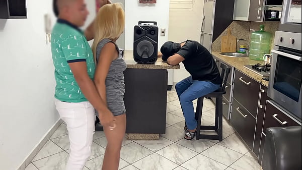 Download Video - Amigo me Presta a su Hermosa Novia para Bailar Pero se me Levanto la Polla cuando Empez&oacute; a Frotarme su culo al Frente de su Novio NTR