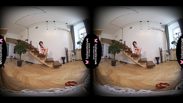 Solo brunette cheerleader Bloom Lambie enjoys her hot pussy with a vibrator in VR.