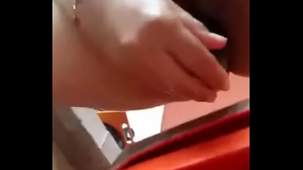 Mi amiga se mete un pepino