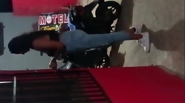 Se folla a joven de 21 años después de la disco...