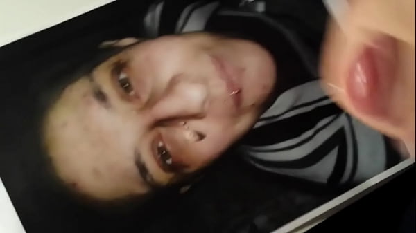 Sborrata su piccolina8016