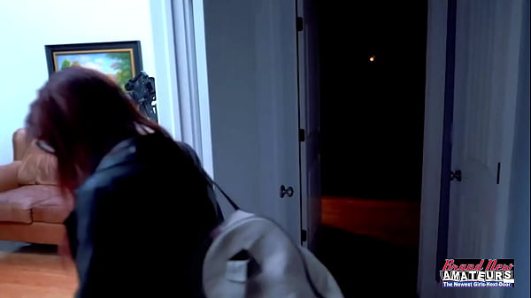 Light Skin Baddie Named Dezi Rae Dildo Fucks Herself On The Couch!