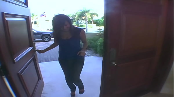 Romana Ryder is known for her hot looks and deep throat skills! Here she shows you again...