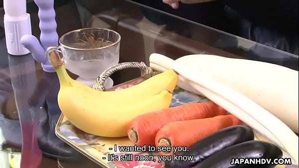 Sayuri has a nasty time with some vegetables