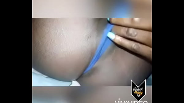 Horny Black Girl Obtient Sa Culotte Bleue Mouillée Avec Son Jus