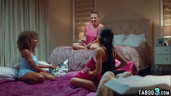 Ebony Jenna Foxx and asian Vina Sky lesbians took care of a squirting pussy