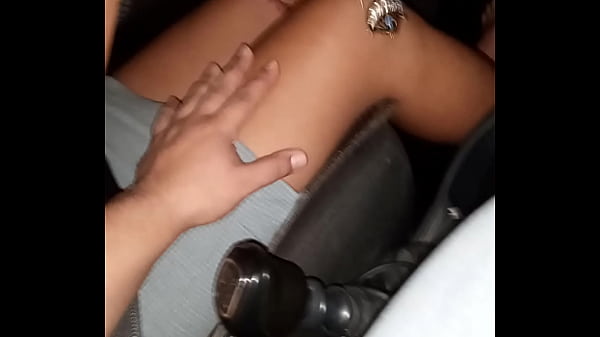 Passando a marcha na motorista.