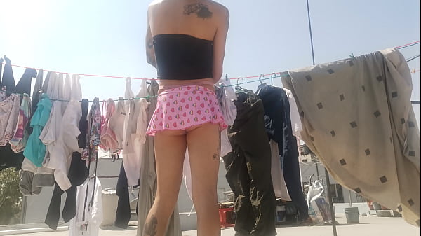 Download Video - La vecina tranny mas puta del edificio&comma; as&iacute; sube a tender sus tangas mostrando el culo 4K Violetta Pigtails