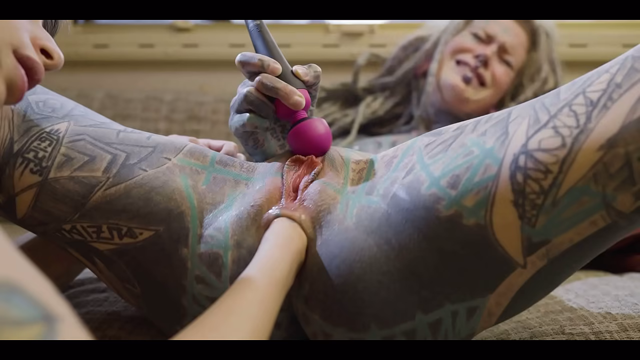 Vintage Van Fuck Inked Girl DESTROYS Her Ass with Massive Toy