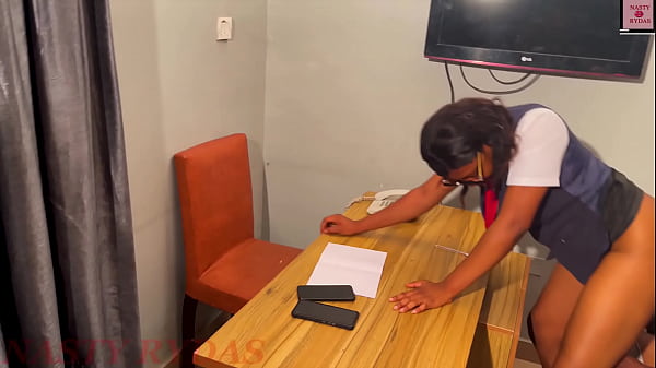 EROTIC STUDENT SEDUCES TEACHER IN THE CLASSROOM AND SHE GOT A MASSIVE HARDCORE SEX IN HIS OFFICE.    UNE ÉTUDIANTE ÉROTIQUE SÉDUIT UN PROFESSEUR DANS LA SALLE DE CLASSE ET ELLE A OBTENU UN SEXE HARDCORE MASSIF DANS SON BUREAU.