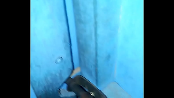 Una Pajita Casual aprovechando la Cabina Privad...