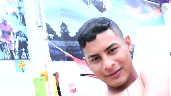 Download Video - Sexo hablando sucio en espa&ntilde;ol con dos gay