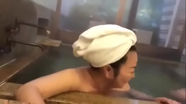 白冰冰在日本泡湯