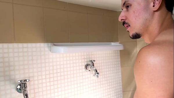 O marid&atilde;o me pegou lavando prato